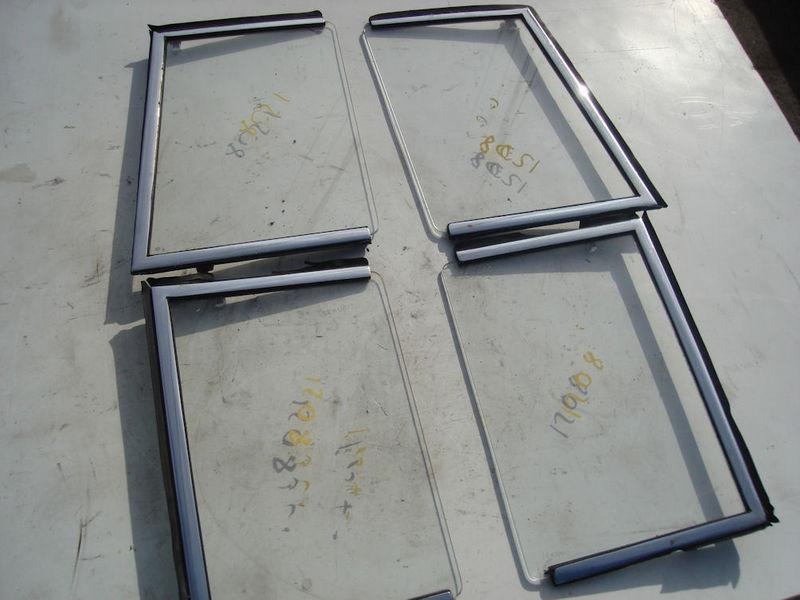 Mercedes 300 b c 300b 300c 186 vent quarter glass window front rear sekurit