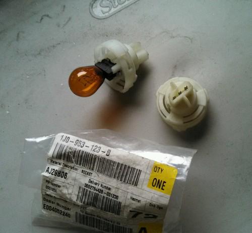 Vw mk4 golf and jetta front turn signal bulb and socket 1j0953123b