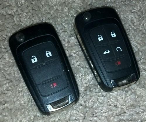 Lot of (2) gm gmc chevy chevrolet flip-out remote key fobs used genuine oem nice