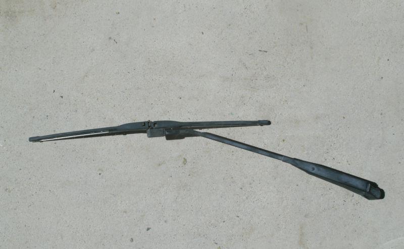 87-93 ford mustang gt convertible r/h passenger windshield wiper arm 