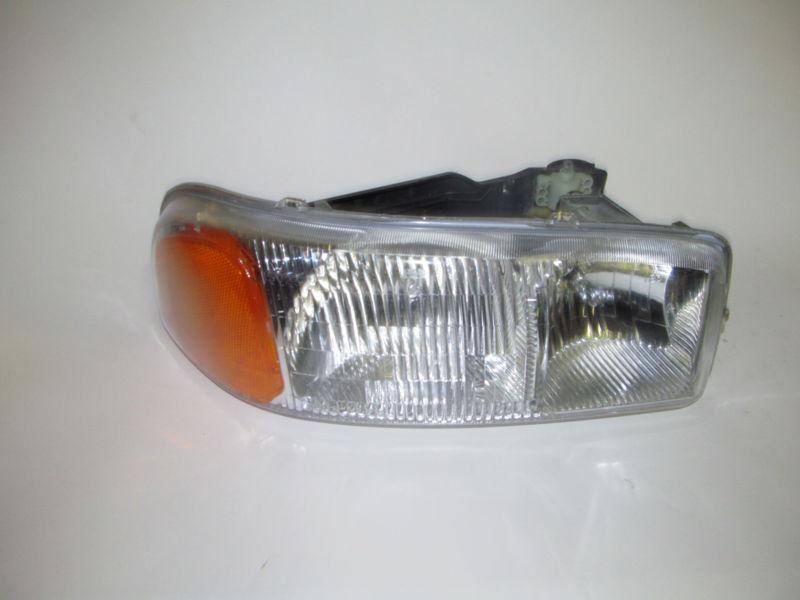 99 00 01 02 03 04 05 gmc sierra oem right headlight nice!