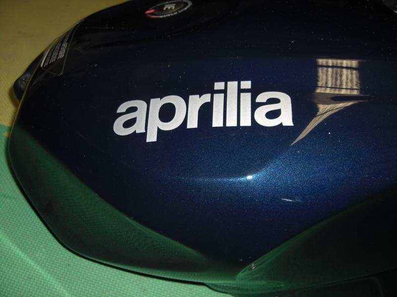 Aprilia gas tank fuel cell petrol rsv 1000 rsv1000 09 08 07 06 05 04 tuono mint