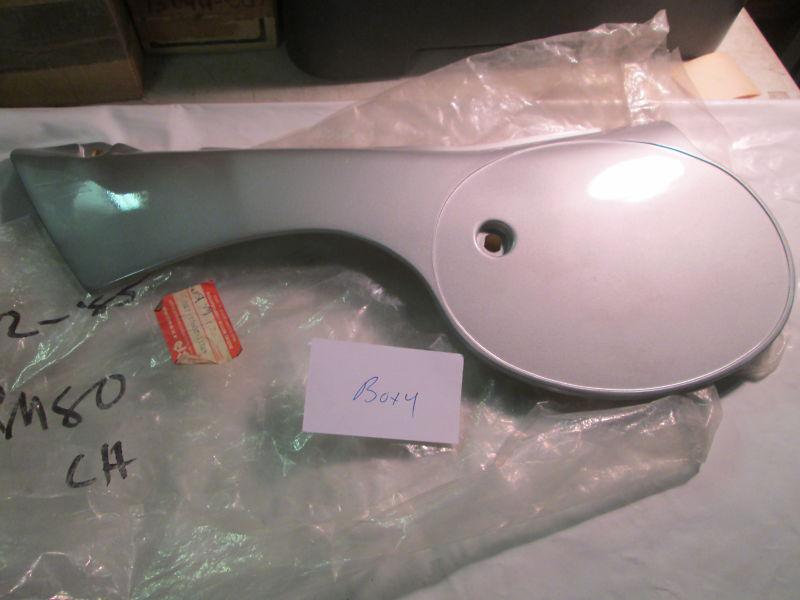 Suzuki rm80 nos oem l/h side cover 1982-1983 p.n. 47211-20901-13l