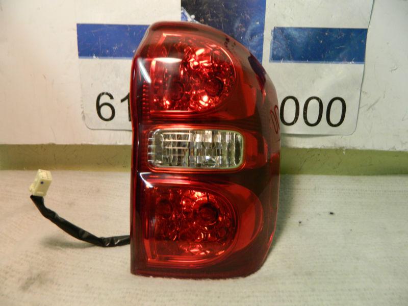 Toyota rav4 2004-2005 right/passenger side oem tail light with harness!!!!!