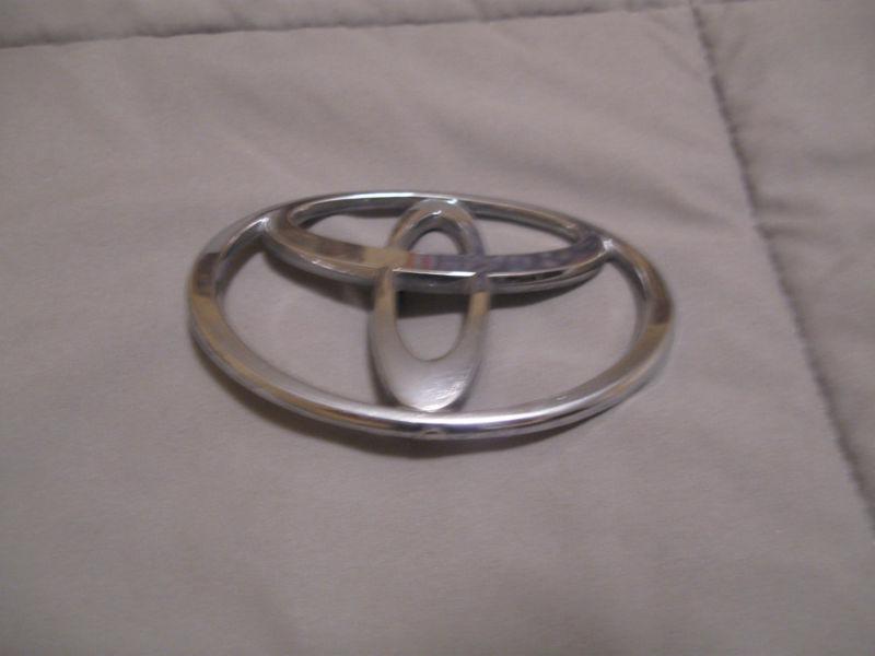 Chrome toyota plastic logo emblem with mounting pins