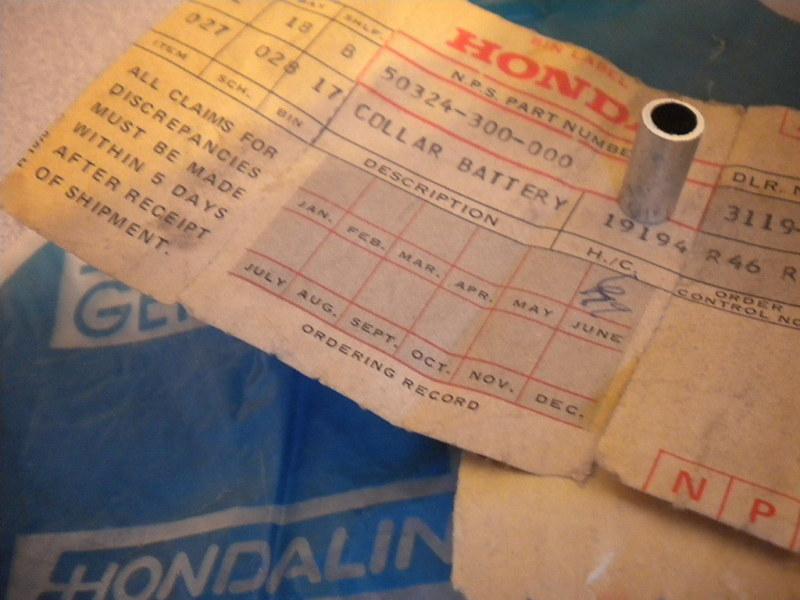 Nos honda battery box collar 77-78 xr75 69-78 cb750 74-76 mt250 50324-300-000