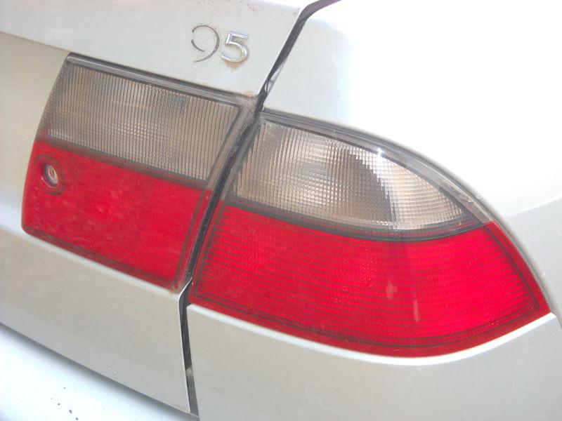 99 00 01 saab 9-5 right taillight