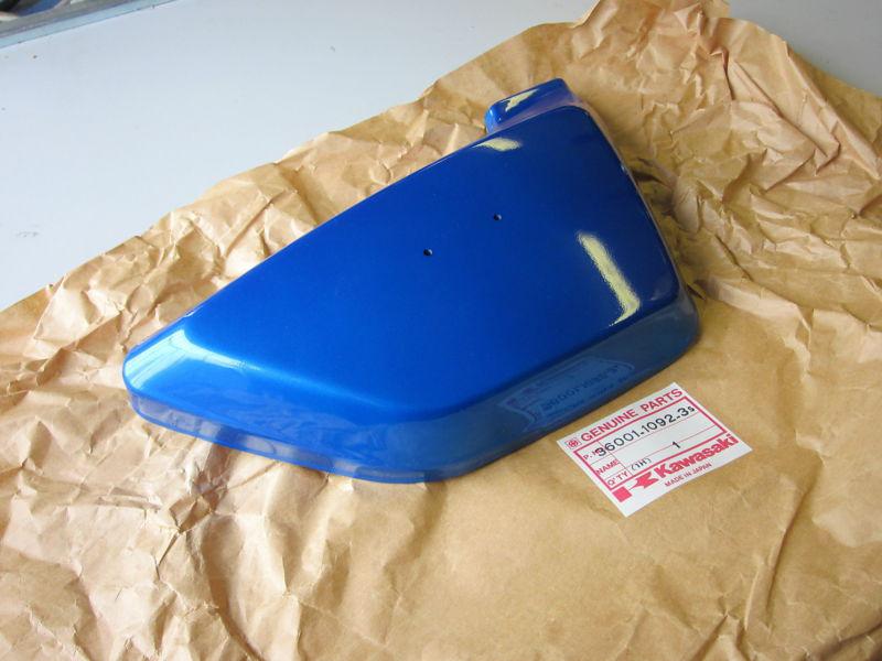 Kawasaki kz250 z 250 d1 d2  blue right side cover rh 36001-1092-3s nos