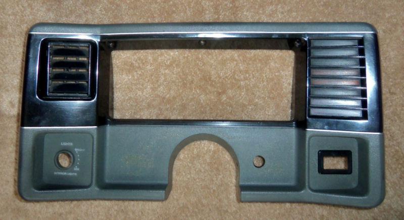 1981-1988 monte carlo el camino dash cluster face plate-black & green trim