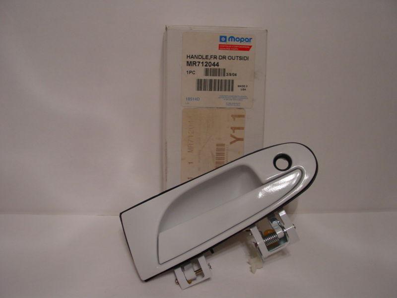 1995- 2000 chrysler or dodge left driver door handle - white - mopar #mr712044