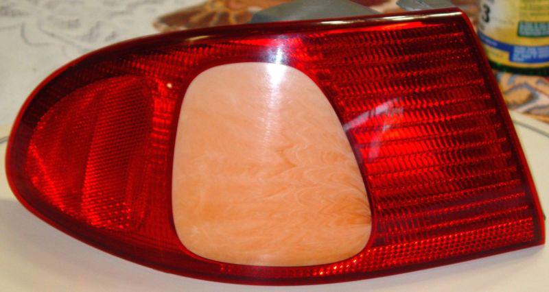 Oem 1998-2000 toyota corolla  left / driver side tail light assembly