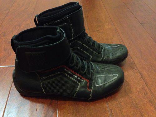 Dainese second skin concep boots. black. size 10 / 43. euc. 100% authentic.