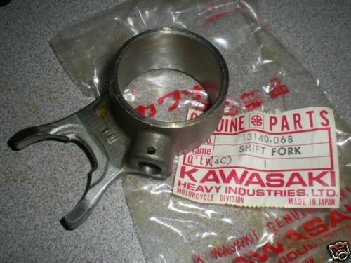 Nos kawasaki kz400 shift fork 4th top 13140-068