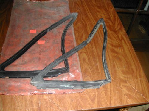 Alfa romeo alfetta sports sedan vent window seal set  nos oe