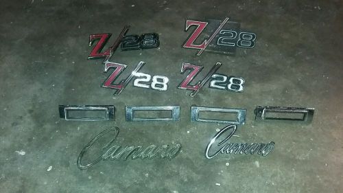 1969 camaro z28 original gm emblem dz 302 gm # lot