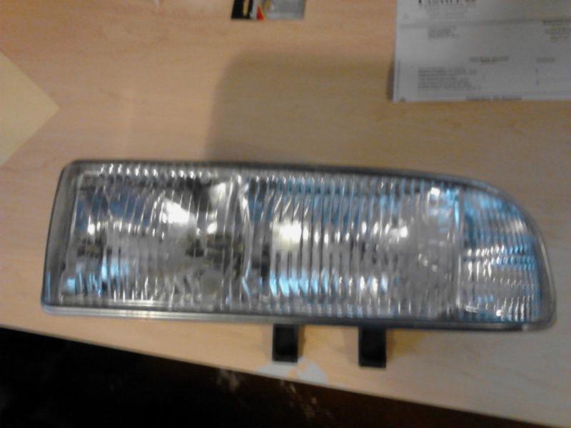 2000 s10 driverside headlight with bulbs