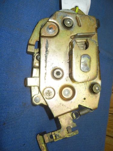 90 - 93 classic saab 900 convertible. right door latch assembly 6949143