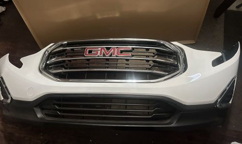 2018 gmc terrain white front bumper,chrome grill , chrome fog light covers,