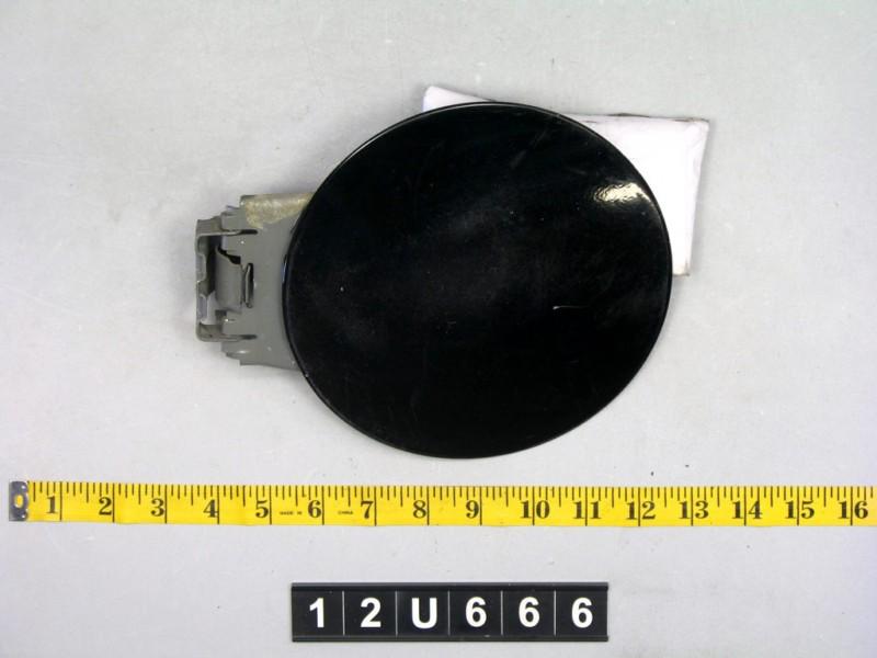 02 yukon fuel filler door lid gas tank cover cap oem black 12u666