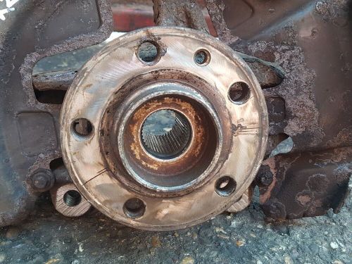 Volvo v70 d se e4 4 dohc hub with abs (front passenger side) 2007-2015