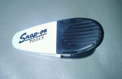 Snap-on tools magnet clip with original logo