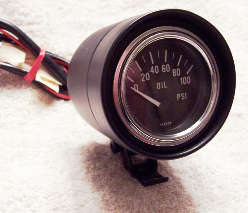 Vdo 2,1/16 electric 0-100 psi oil pressure gauge with on or under dash pod mount