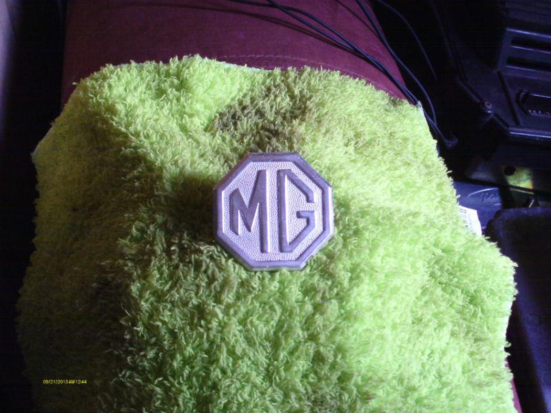 Vintage 1970-1979  mg/mgb trunk emblem*oem* 