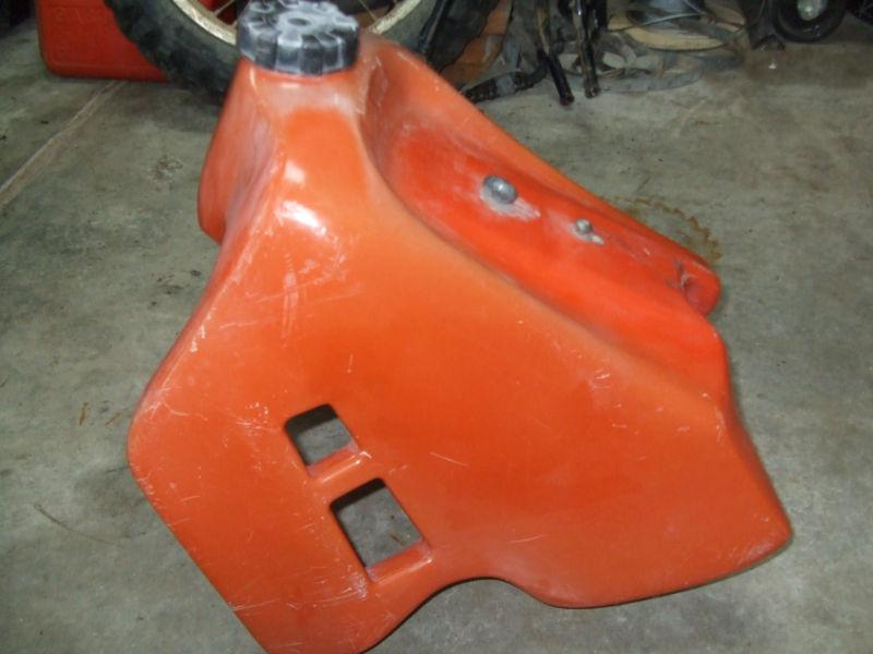 Honda 1987 cr250 clark oversize fuel tank. with mounts.