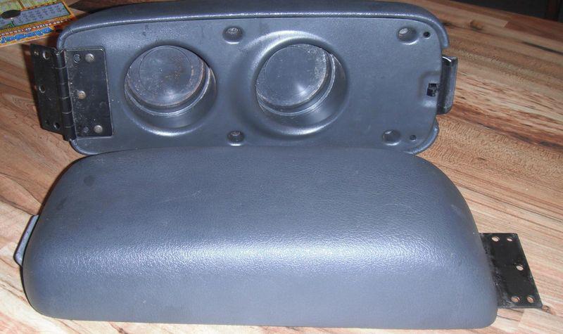 99 to 05 cavalier center console lid great condition            132