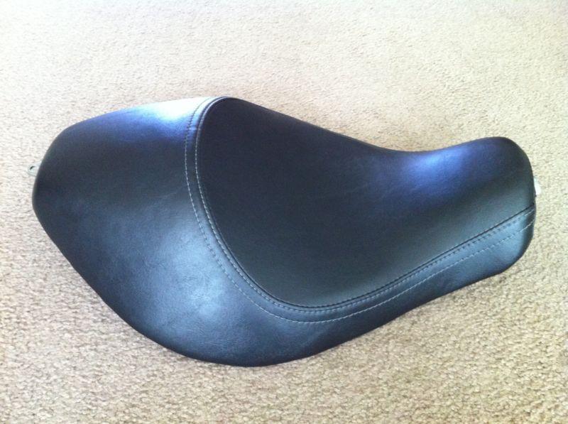 Almost like new genuine factory harley davidson sportster solo seat