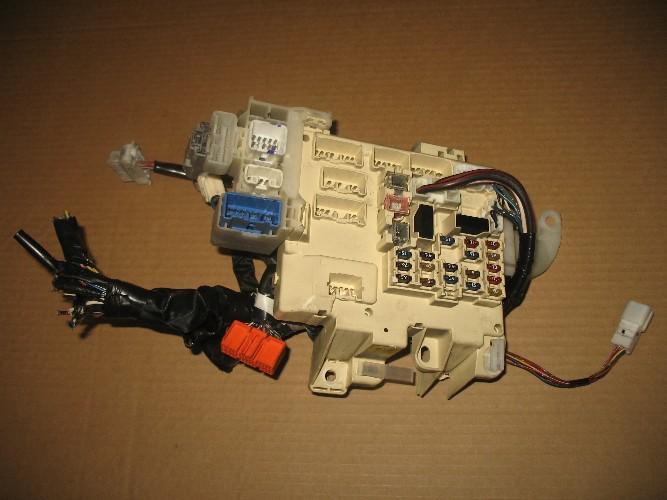 2000 lexus es es300 inside under dash fuse relay box 00 oem used 