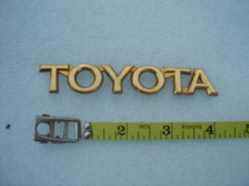 Toyota camry corolla echo supra avalon solara celica rav4 sienna emblem gold 4ru