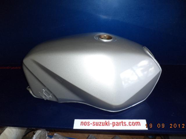 Gs550 1981 nos  suzuki  petrol fuel tank  silver new  nos-suzuki-parts.com