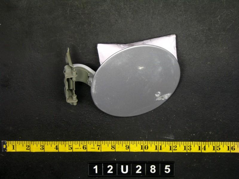 02 rodeo fuel filler door lid gas tank cover cap oem silver 12u285