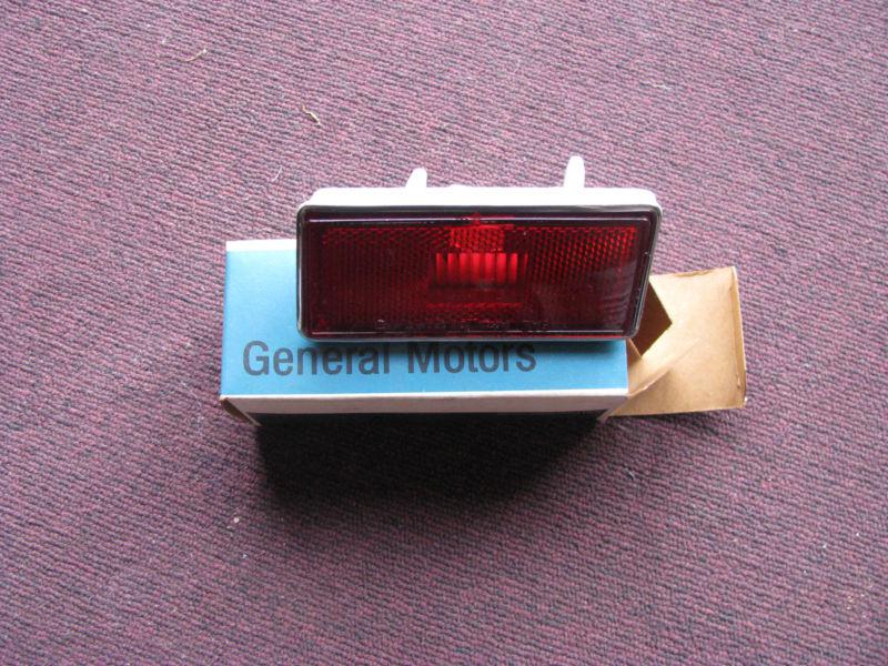 Nos corvette right rear marker lamp #362958