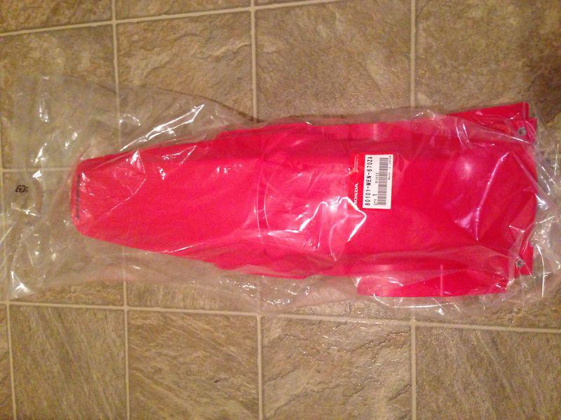 2004 honda crf 450 rear fender plastic brand new- factory sealed 80101-men-670za