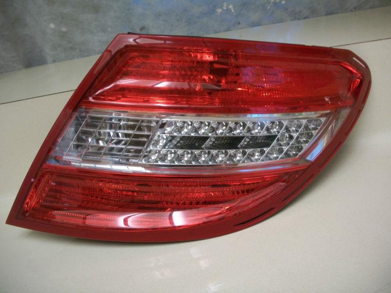 Mercedes c63 c300 c350 08 09 10 11 tail light lamp hair crack oem rh led  