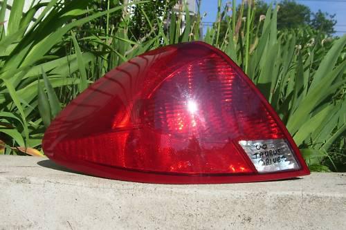 Driver tail light 2000 2001 2002 2003 ford taurus