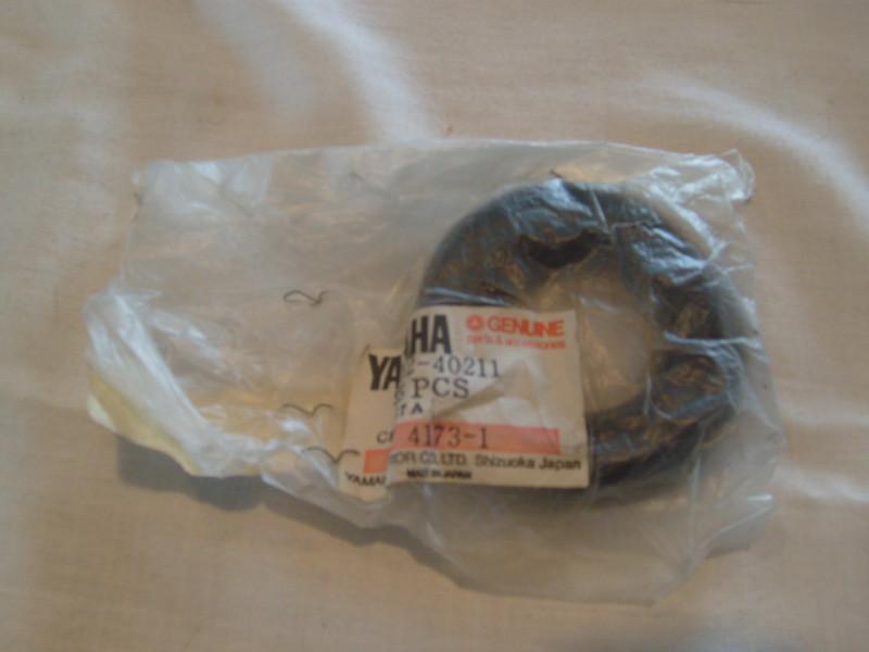 Yamaha yt yzf oil seals lot of 2 new 93102 40211