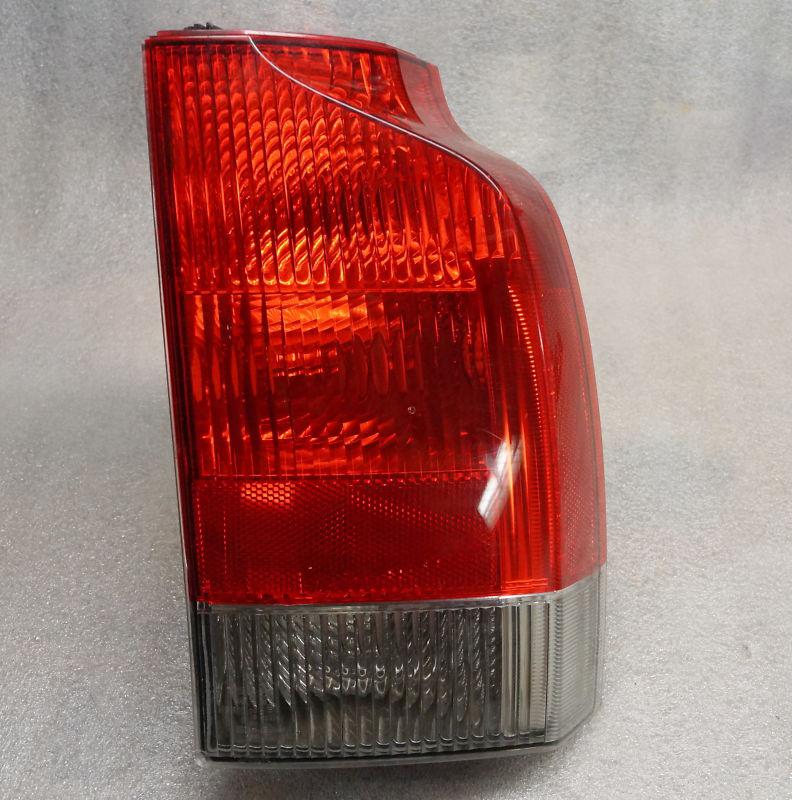 2004 volvo v70 right rear lower tail light oem