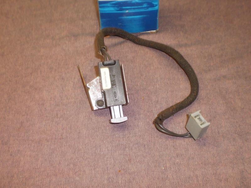 Ford 80,82 truck, pick up cruise control deactivator switch orig. ford nos