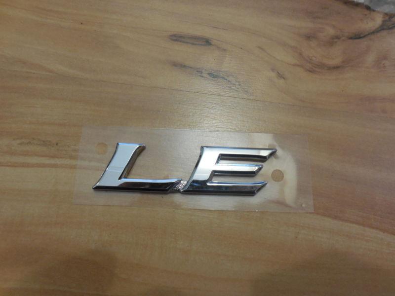 New oem toyota camry "le" trunk lid-nameplate emblem 7544306180 (a)