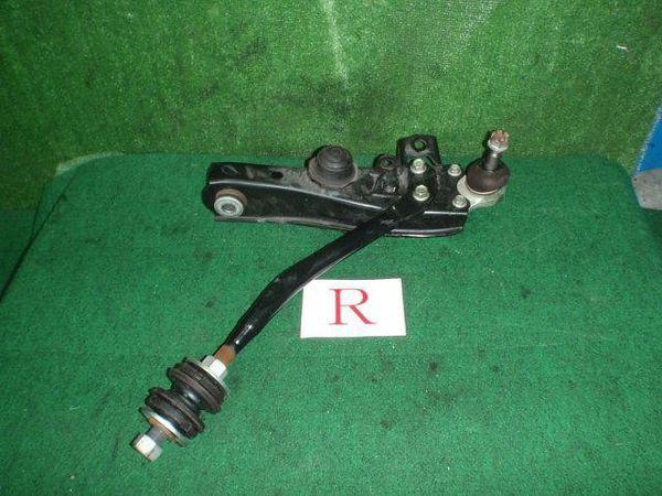 Toyota hiace 2012 front right lower arm [0251720]