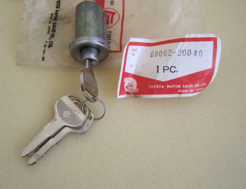 Toyota teq 69062-20040 glove box lock carina celica crown corona publica stout