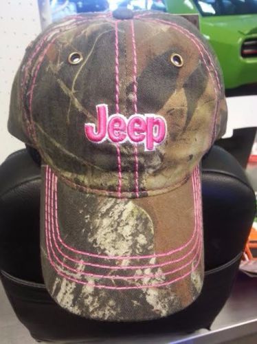 New with tags ladies jeep mossy oak camo hat with pink stitching!