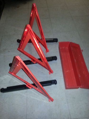 Emergency road triangles signals lot 1