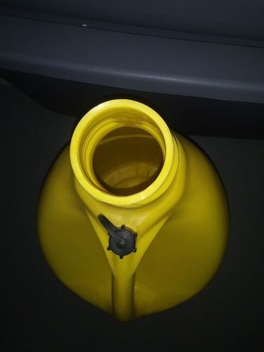 Vp racing rare round yellow utility jug container 5.5 gallon