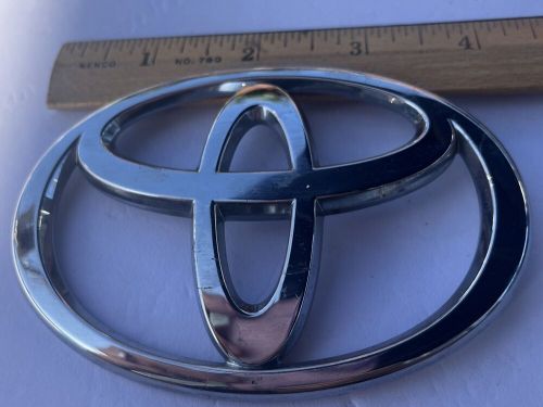 2004-2009 toyota prius hybrid hood emblem oem 46363