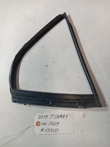 2019 toyota camry genuine vent window weatherstrip rear oem 6818806160