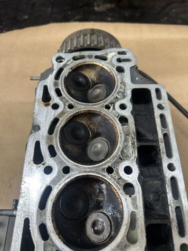 Oem 2005 honda bf 30 hp cylinder head pn# 12210-zw2-415za (b-15)